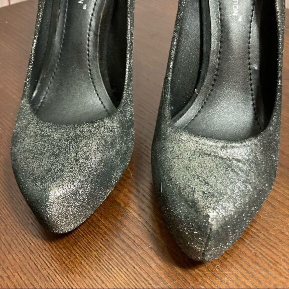 7 BCBGENERATION grey shimmery suede platform pumps - Picture 9 of 9